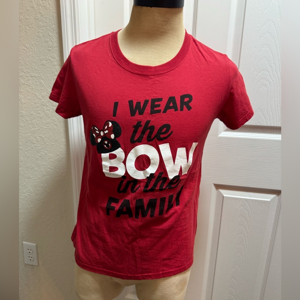 Disney Parks T-shirt “I wear the bow in the family” size medium